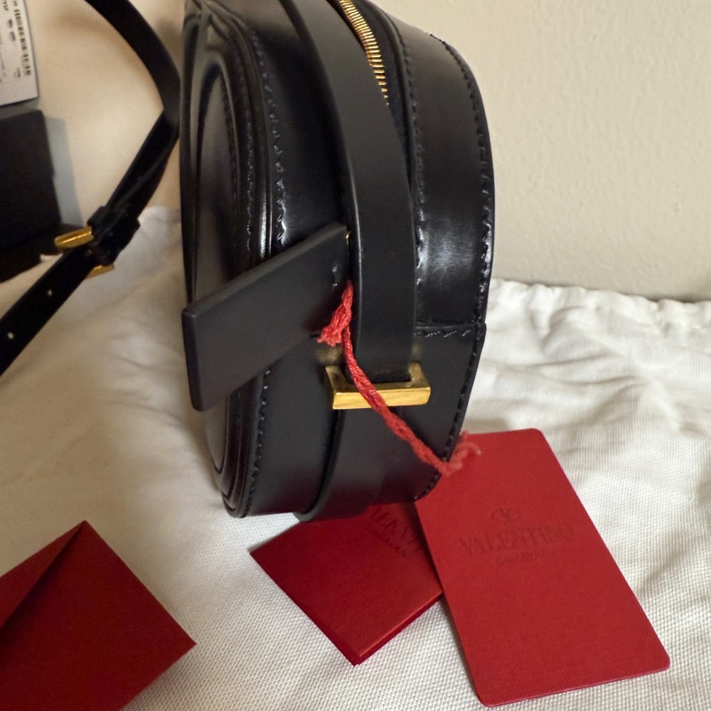 Valentino black v logo oval shape crossbody - Picture 8 of 9